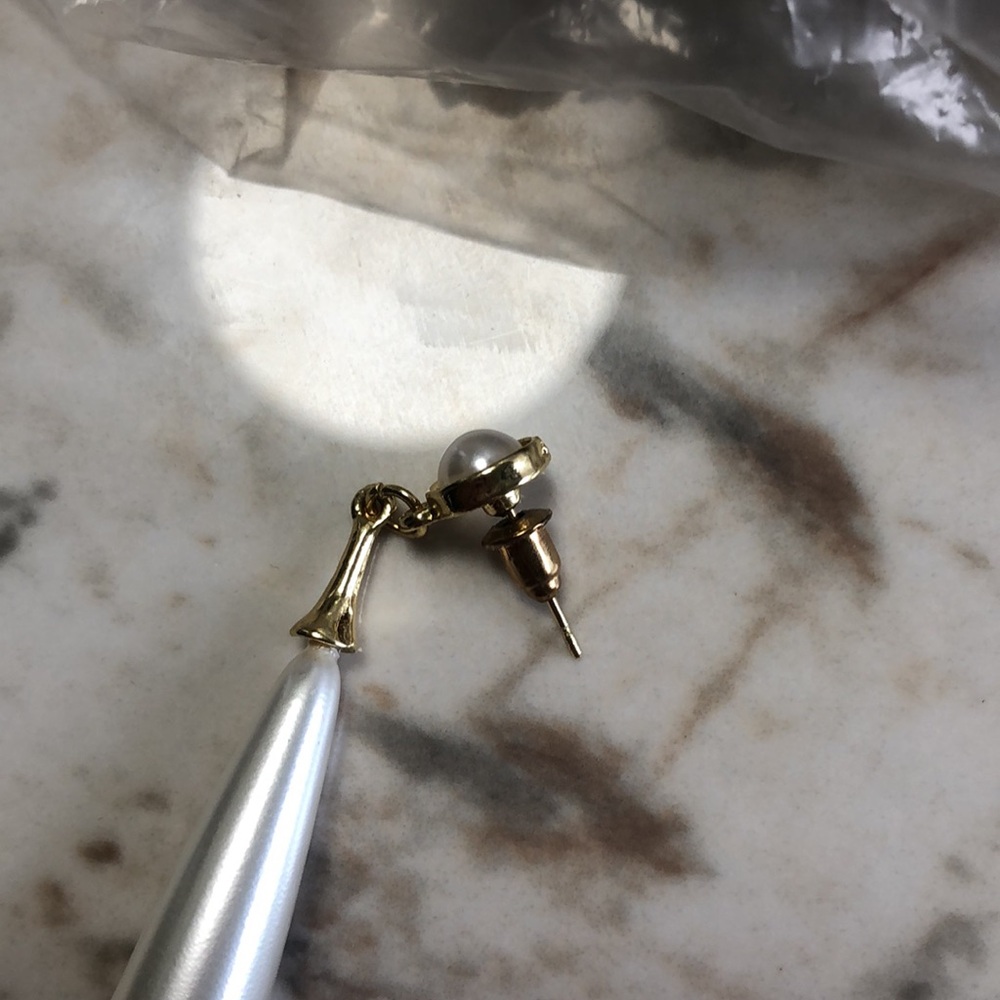 earring - Picture 3 of 4